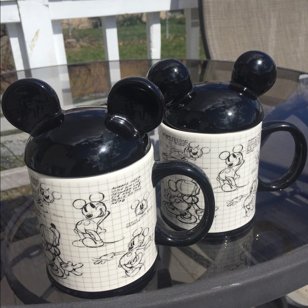 Mickey Mouse Set of Mugs with Lids